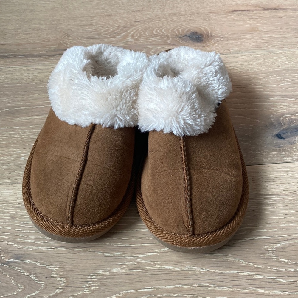 Kid’s slippers Size 13/1 faux fur lining